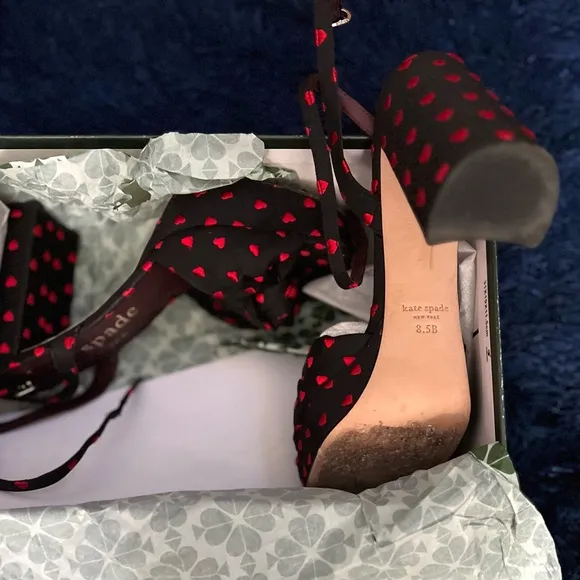 kate spade new york Confetti Red and Black Heart-Print Platform Sandals size 8.5