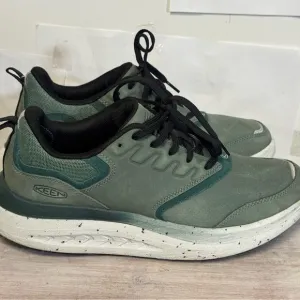 Keen Green and Black Athletic Shoes Modern Comfort size 10.5 over 1/2 off!