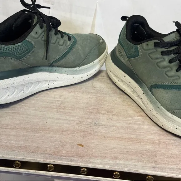 Keen Green and Black Athletic Shoes Modern Comfort size 10.5 over 1/2 off!
