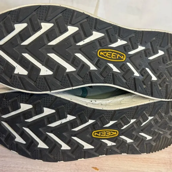 Keen Green and Black Athletic Shoes Modern Comfort size 10.5 over 1/2 off!