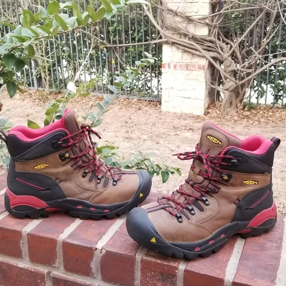 KEEN UTILITY  BOOTS SIZE 9D