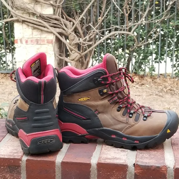 KEEN UTILITY  BOOTS SIZE 9D