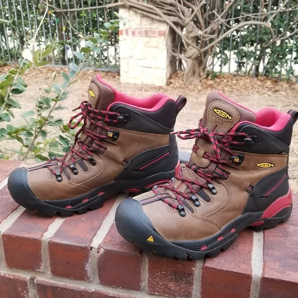 KEEN UTILITY  BOOTS SIZE 9D