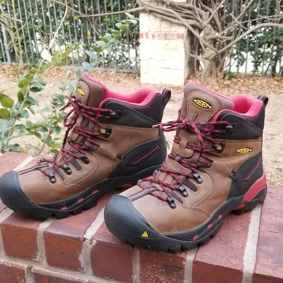 KEEN UTILITY  BOOTS SIZE 9D