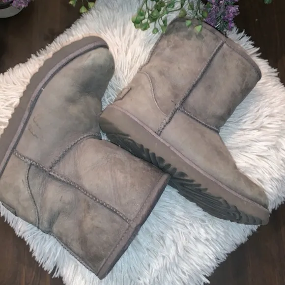 Kids UGG WATERPROOF Short LEATHER GREY SIZE 6Y