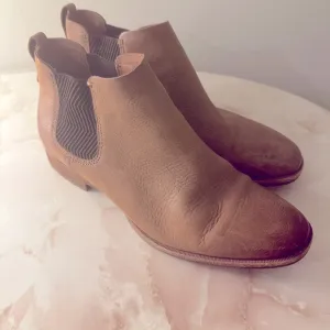 Kork-Ease Chelsea Bootie - Brown Leather EUC , Size 9