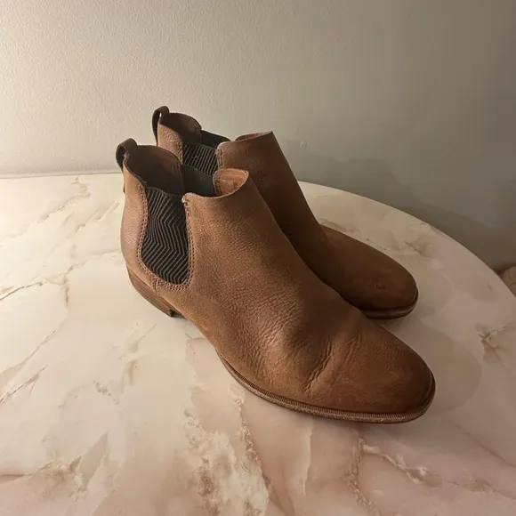 Kork-Ease Chelsea Bootie - Brown Leather EUC , Size 9
