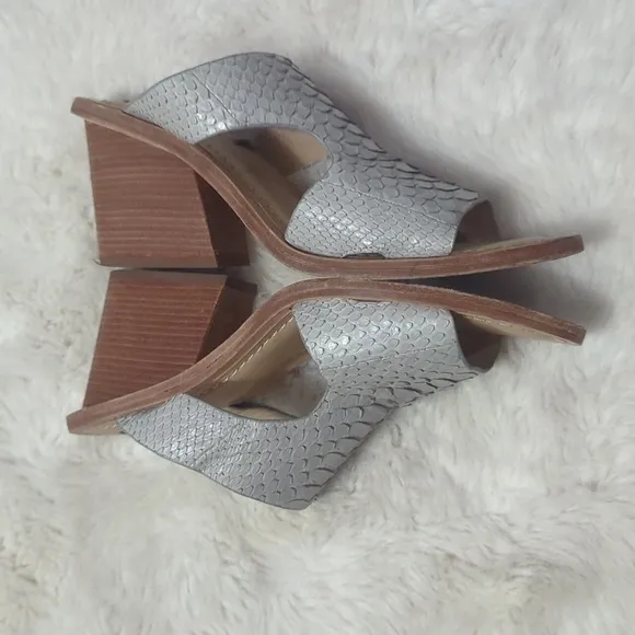 LAFAYETTE 148 New York Cassidee Snake Leather Sandals