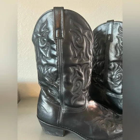 Laredo Men’s Hawk Leather Cowboy Boots