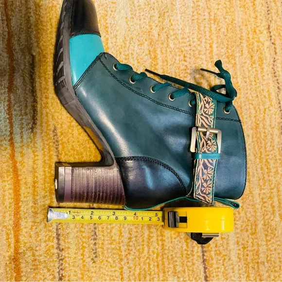 L'Artiste lace-up boots