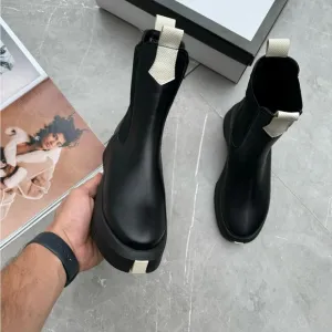 Leather boots in black color