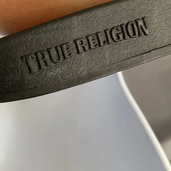 Limited Edition⭐️⭐️True religion limited Edition size 6 camo flip-flops