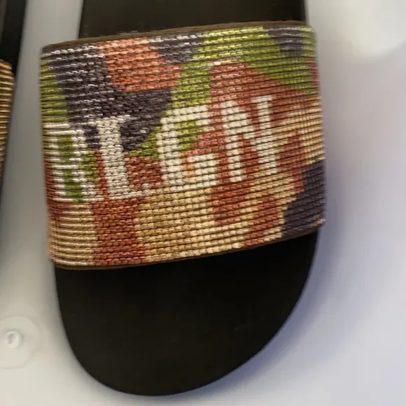 Limited Edition⭐️⭐️True religion limited Edition size 6 camo flip-flops