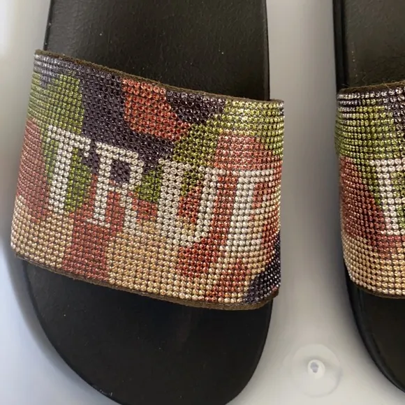 Limited Edition⭐️⭐️True religion limited Edition size 6 camo flip-flops