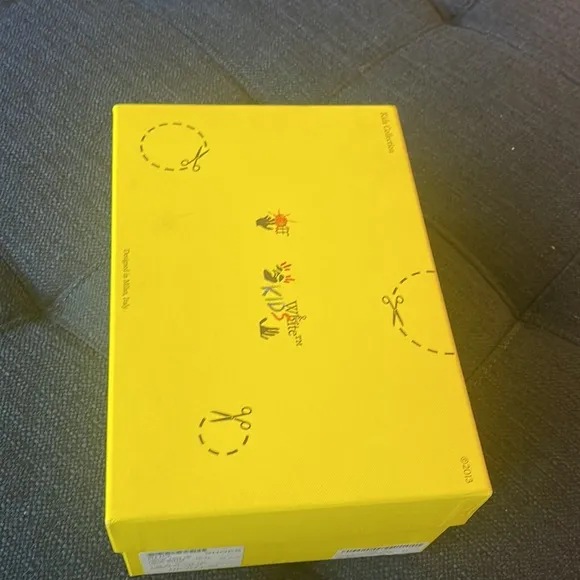 Little Girls OFF WHITE sneakers size 31