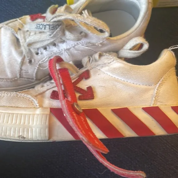Little Girls OFF WHITE sneakers size 31