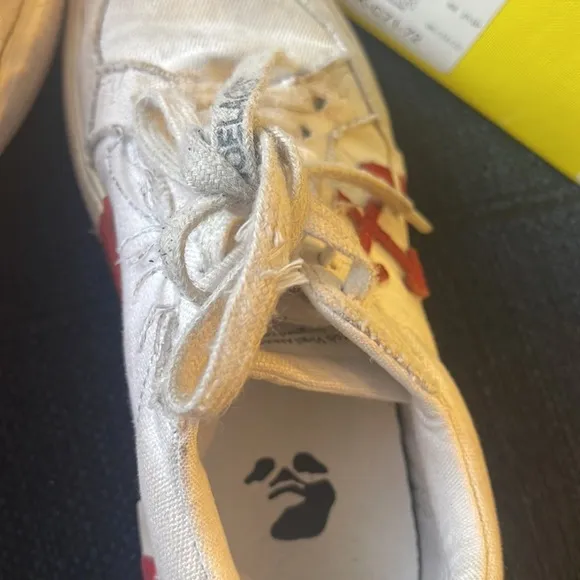 Little Girls OFF WHITE sneakers size 31