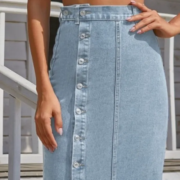 Luna Buttoned Denim Skirt - Light Wash