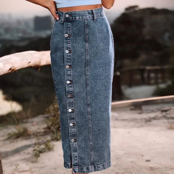 Luna Buttoned Denim Skirt - Navy