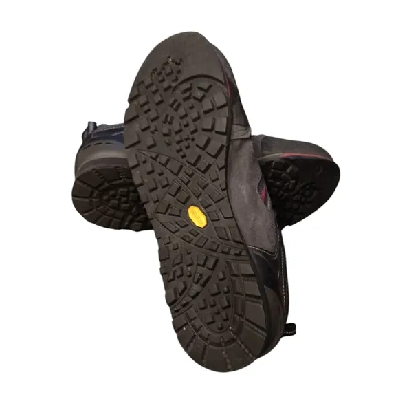 😜MAMMUT AYAKO LOW GORTEX WOMEN'S 9.5 HIKING ATHLETIC SHOES.