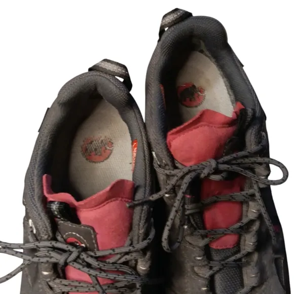 😜MAMMUT AYAKO LOW GORTEX WOMEN'S 9.5 HIKING ATHLETIC SHOES.