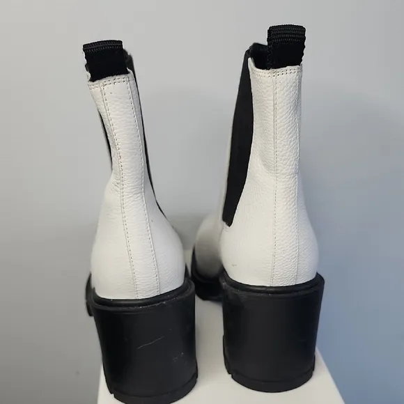 Marc Fisher White and Black Heeled Chelsea Boots Size 8.5