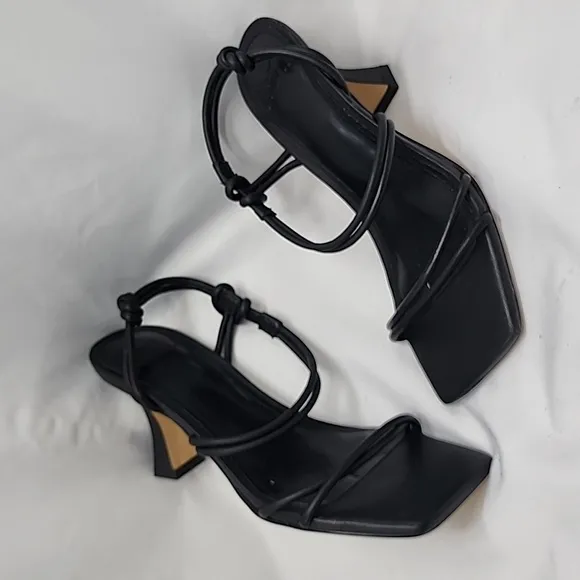 🔥MARC FISHER🔥PADDED CALINDA BLACK ANKLE STRAP HEELED SANDALS WOMENS 5 NWOB