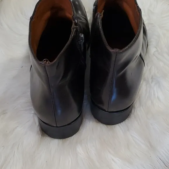 Marc Jacobs Black Chukka Chelsea men's ankle Boots Sleek Leather Design