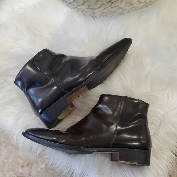 Marc Jacobs Black Chukka Chelsea men's ankle Boots Sleek Leather Design