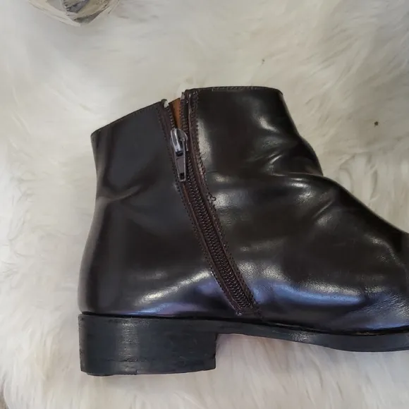 Marc Jacobs Black Chukka Chelsea men's ankle Boots Sleek Leather Design