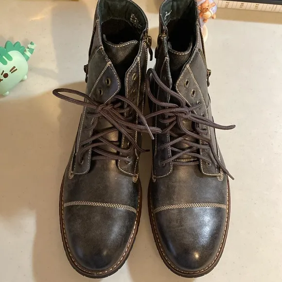 Mens Ankle Boots, Combat, Lace Up Ferro Aldo, Size 10.5