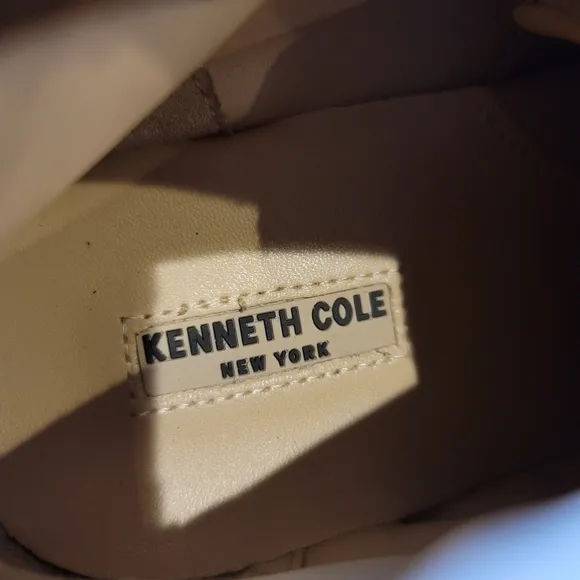Mens Kenneth Cole Suede Sand Chukkas size 7