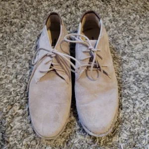Mens Kenneth Cole Suede Sand Chukkas size 7