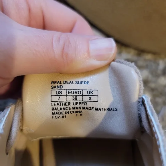 Mens Kenneth Cole Suede Sand Chukkas size 7