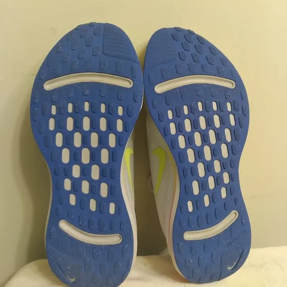 Mens Nike HJ9290-085 Gray and Blue Athletic Shoes Size 9.3