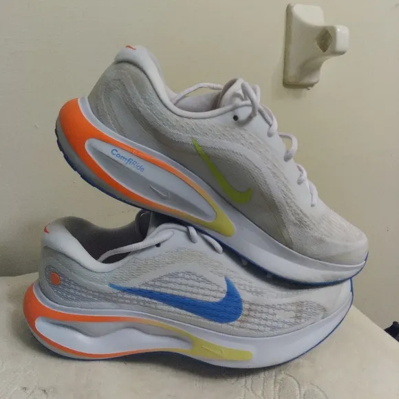 Mens Nike HJ9290-085 Gray and Blue Athletic Shoes Size 9.3