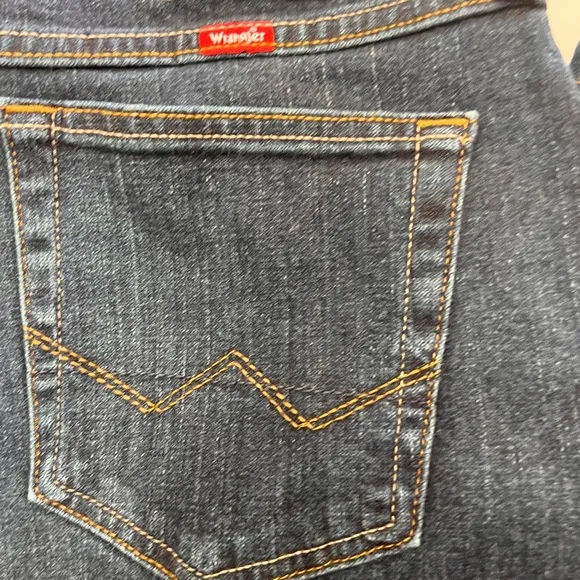 Men’s Relaxed boot fit wrangler jeans