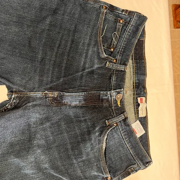 Men’s Relaxed boot fit wrangler jeans