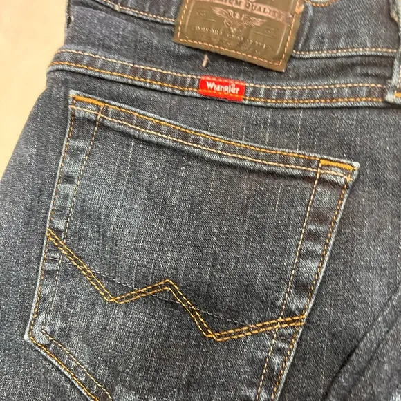 Men’s Relaxed boot fit wrangler jeans