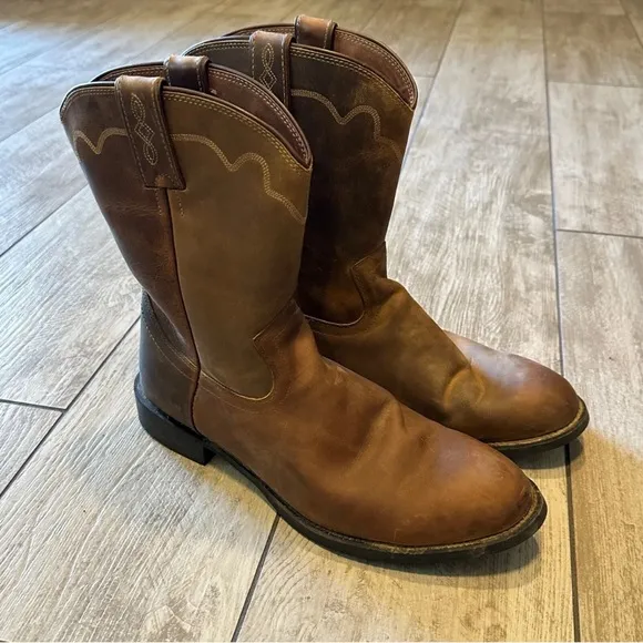 Men’s size 9.5 D – Justin style # 3902 jab 10 in. Roper toe boot Apache cowhide.