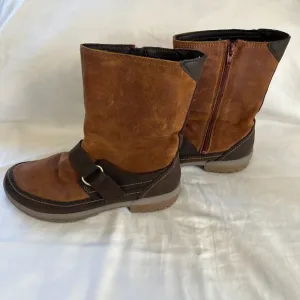 Merrell Emery Rust Distressed Leather Pull On Ankle Boot Rubber Sole | Size 9