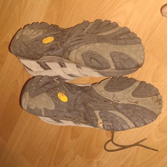 Merrell | Moab 2 Vent Hiking Shoes (Worn Once)
