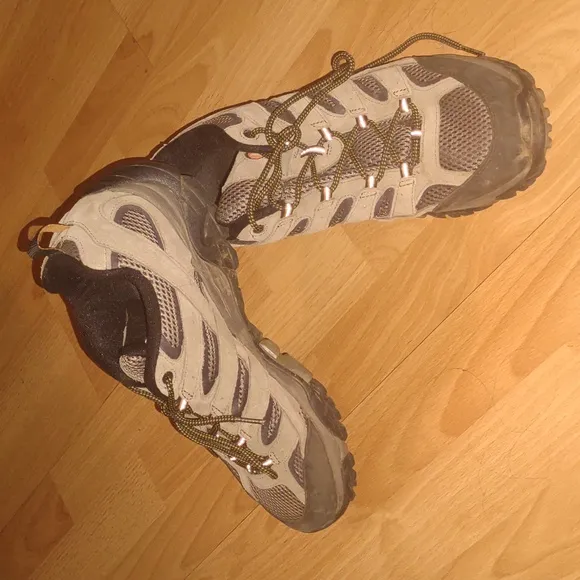 Merrell | Moab 2 Vent Hiking Shoes (Worn Once)