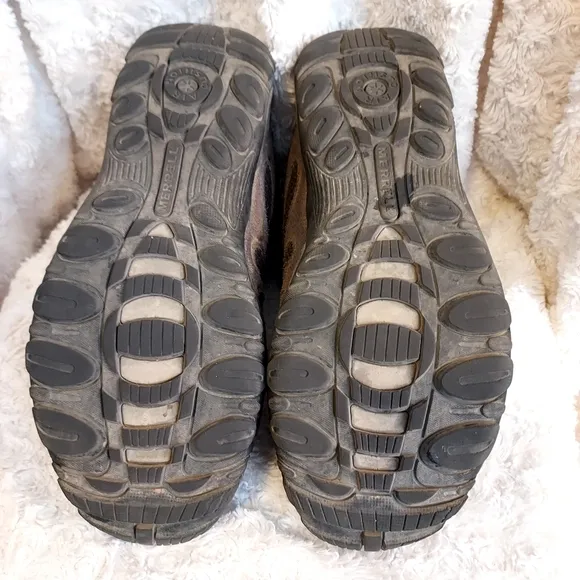 Merrell Yakota Brown Mid Trail Waterproof Boot Mens 9.5 Women 11