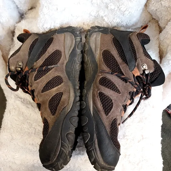 Merrell Yakota Brown Mid Trail Waterproof Boot Mens 9.5 Women 11