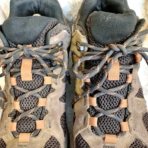 Merrell Yakota Brown Mid Trail Waterproof Boot Mens 9.5 Women 11