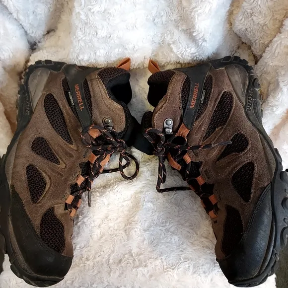 Merrell Yakota Brown Mid Trail Waterproof Boot Mens 9.5 Women 11