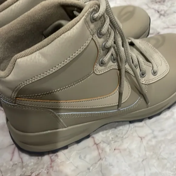 Mike Manoadome khaki boots mid Atlantic hiking 844358-200 winter rugged traction