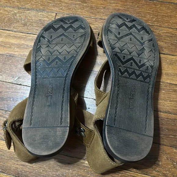 Minnetonka Women’s Embellished Leather Gladiator Sandals, Sz 9