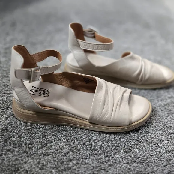 Miz Moos Cornwall Women's Casual Wedges NWOB size 38